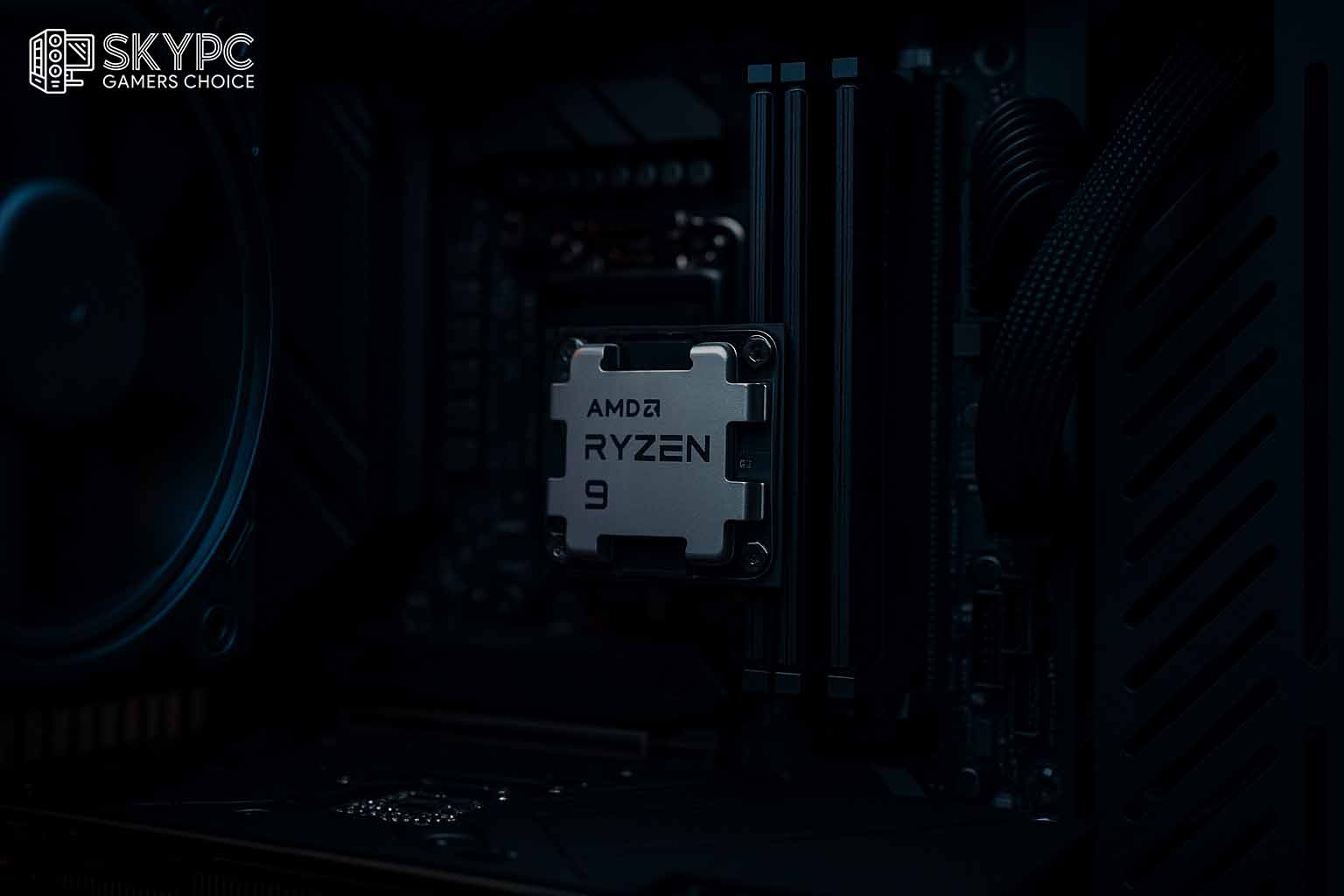 نمای نزدیک پردازنده AMD Ryzen 9 نصب‌شده روی مادربرد داخل کیس گیمینگ
